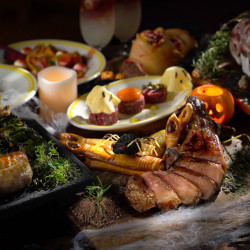 君品酒店萬聖月活動:暗夜亡靈骷髏宴 十月驚喜推出萬聖節限量四人分享餐,每套NT$6,880 君品酒店萬聖月活動:暗夜亡靈骷髏宴 十月驚喜推出萬聖節限量四人分享餐,每套NT$6,880