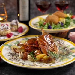 品味西西里,憶起家的溫柔 在義大利,母親的料理不只是味道,更是家的靈魂。那縈繞廚房的香氣,總能喚起心底最深的溫柔與思念。 品味西西里,憶起家的溫柔 在義大利,母親的料理不只是味道,更是家的靈魂。那縈繞廚房的香氣,總能喚起心底最深的溫柔與思念。