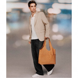 遠東百貨 - 【Top City】Robert Pattinson DIOR 2025秋季ICONS系列