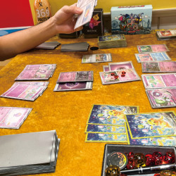 遠東百貨 - 【新竹】寶可夢文流日