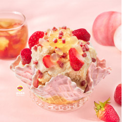 門市 攜手立頓推出夏季限定「蜜桃冰茶雪貝」，以及今夏必吃「濃芒果冰淇淋」系列，一次三款霸氣登場！