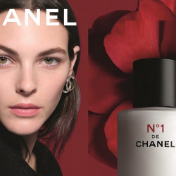 遠東百貨 - 【板橋中山】香奈兒 1號紅色山茶花活能精華乳 新品上市