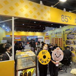 春季加盟展85度C生甜甜圈研究所亮相微付訂金3千元送9萬元創業資源展場簽約加盟金再折10萬