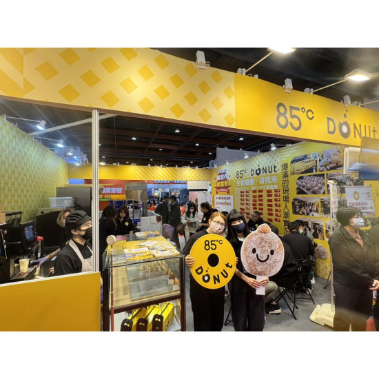 春季加盟展85度C生甜甜圈研究所亮相微付訂金3千元送9萬元創業資源展場簽約加盟金再折10萬
