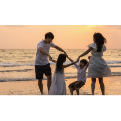大葉高島屋優惠活動 - 3F輕夏童裝/男裝滿額禮5/14(四)~6/7(日)APP卡友當日於3F嬰童服飾玩具區累積消費滿2,000元，憑APP會員條碼及已集點數之發票(含銷貨明細表)，即贈迷你毛巾1份限量120份…4F聯合服務中心