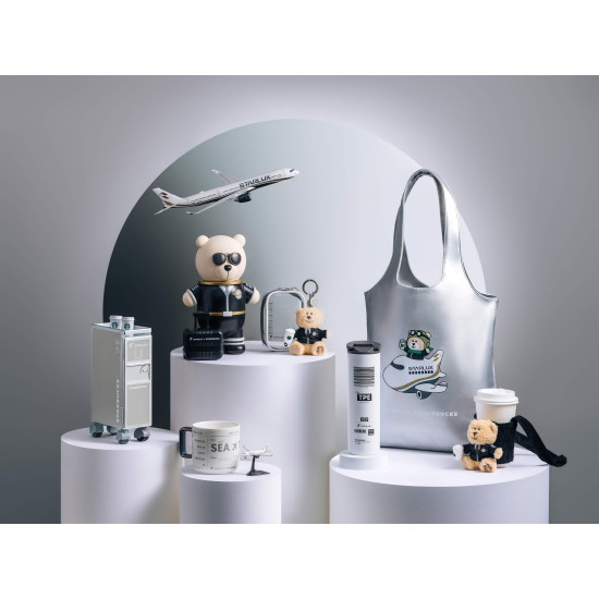 星巴克最新訊息 - STARLUX+ STARBUCKS 聯名商品｜星宇航空+星巴克雙星會員限定：6/17 夢幻聯名優先登機 !