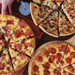 【達美樂最新菜單】2026大小披薩/火山披薩/副食拼盤價格一次看！