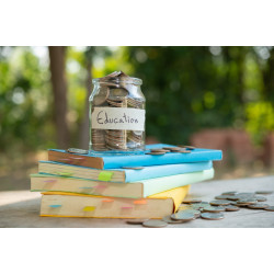 【非清寒可申請】2025獎學金整理：國高中/大學/碩博士績優/特殊境遇獎助學金(114年)